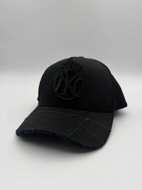 Goosebumps NY Yankees Black Distressed Snapback Hat – Adjustable – New